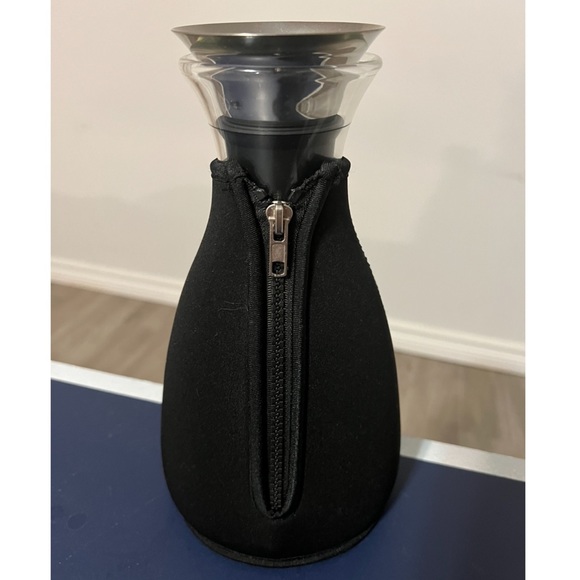 NWOT 50 oz Glass Carafe w/Stainless Steel Flip-Top Lid & Zippered Cozy - Picture 8 of 9